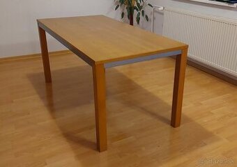 Jedálenský stôl z masívu