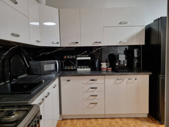 3 IZBOVÝ BYT + LOGGIA 68 m2 STARÁ TURÁ NMNV - VOĽNÝ