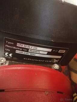 Grundfos UPS 32-30 f 220, 400V, obehové čerpadlo