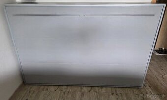 Vyklápacia posteľ.