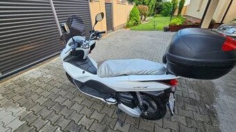 Predám skúter Honda PCX 125