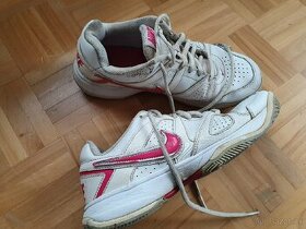 Dámske/ dievčenské biele tenisky na tenis Nike, veľ. 38,5