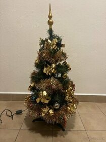 Vianočný stromček so svetlami novy - 1