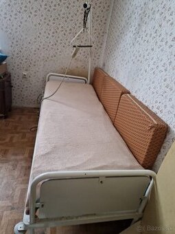 Polohovatelná posteľ s ovládaním