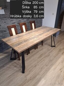 Jedálenský stôl