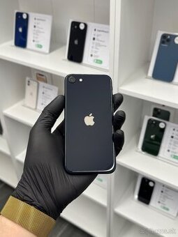ZÁRUKA 2 ROKY / Apple iPhone SE 2022 128GB Midnight, 100%