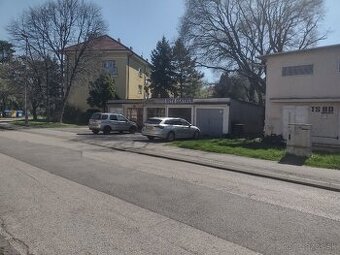 garáž s elektrinou