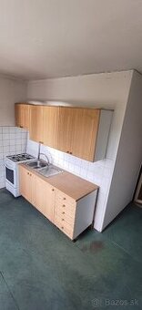 3-izbový byt s balkónomv pôvodnom stave /66 m2/, Hliny VII