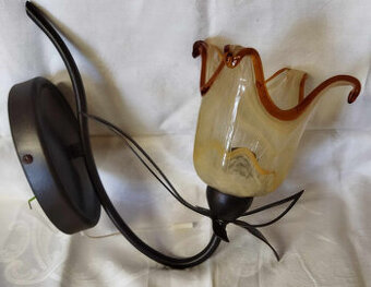 NÁSTENNÁ LAMPA
