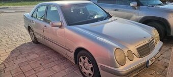Mercedes E200