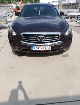 Infiniti QX70S