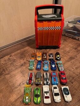 Auta hot wheels a garáž (kufrík )