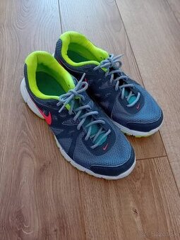 Tenisky, NIKE, velk. 36,5