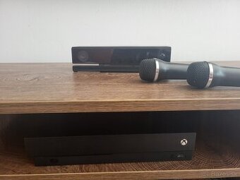 Xbox One X + Kinect + Mikrofóny + Hry