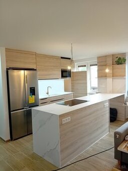 Kuchynské linky, stavané skrine. Interier na komplet