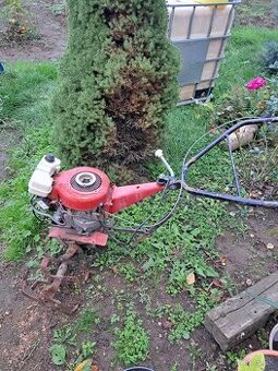 Robi 150 . Briggs rotovator