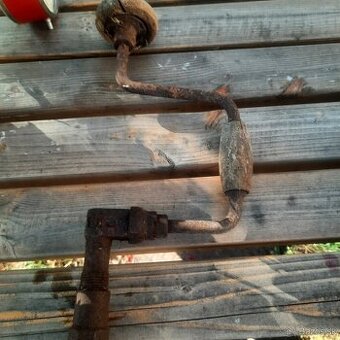 Ručná historická vŕtačka, nebožiec