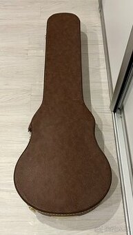 Kufre na gitary a stojan