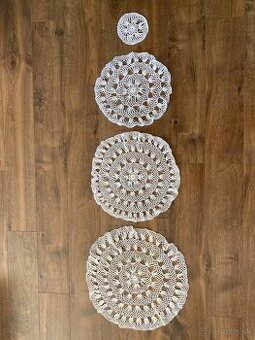 Set 4 háčkovaných obrusov