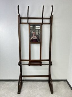 Vešiaková stena THONET