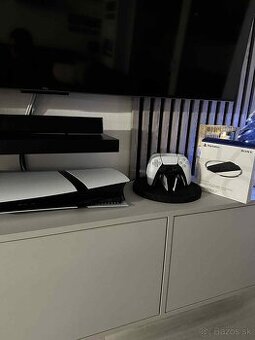 Playstation 5 pro 2TB + nabíjacia stanica + 2 ovládače