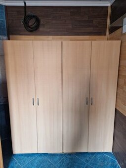 Šatníková skriňa