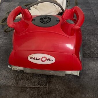 Bazénový vysávač