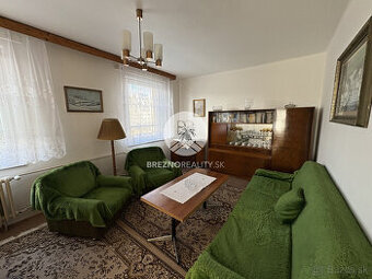 Priestranný 4,5- izbový byt s balkónom a loggiou blízko cent