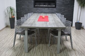 Nový jedálenský stôl pre 8-10 ľudí 300cm x 110cm