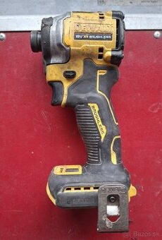 DeWalt DCF850 18V XR Brushless rázový uťahovák