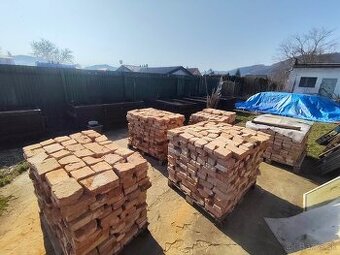 Darujem čistené polovičky tehál pálených