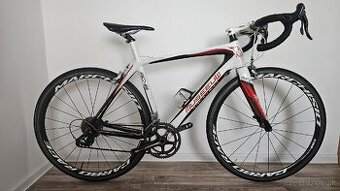 Karbónový cestný bicykel