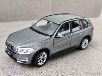 BMW X5 1:24 --------- 19 cm dĺžka ------- NOVÝ, KOVOVÝ MODEL
