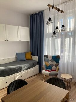 Posteľ IKEA Hemnes