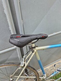 Predám cestný bicykel.