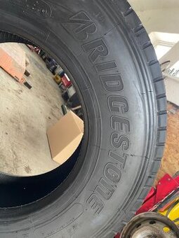 Predám pneu 245 70 r17,5 - 1