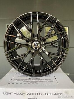 MAM RS4 R18 Black