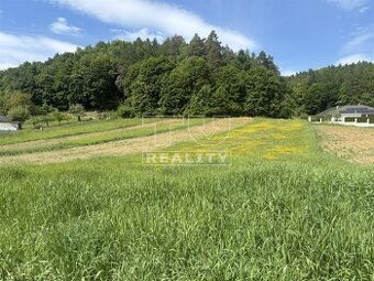 POZEMOK PRE RODINNÝ DOM 1483 m2 TRENČIANSKA TEPLÁ
