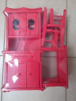 Mini kredencik+ stôl a 2 stolicky na hranie z dreva