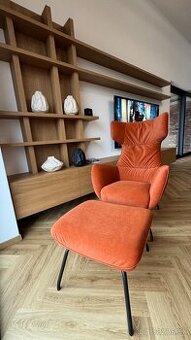 Dizajnové ušaté kreslá Monset s taburetkou