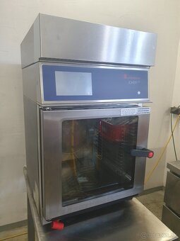 Konvektomat Eloma Joker s digestoří