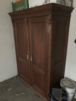 Stará / starožitná skriňa