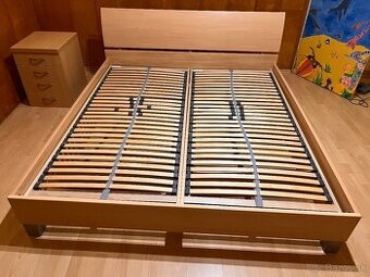 Manželská posteľ 180 x 200