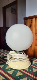 Retro stolná lampa – funkčná, vintage dizajn