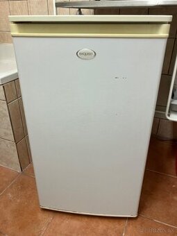 Malá chladnička s mrazákom Exquisit