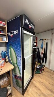 chladnička vitrínová