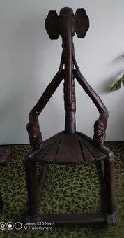 Predám krásne starožitné vyrezávané kreslo