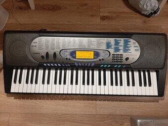 Klávesy casio plus sustain pedál