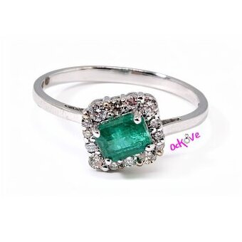 Smaragdový prsteň z 18k bieleho zlata s prírodnými diamantmi