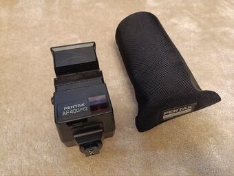 Pentax set 2 objektívov a blesk